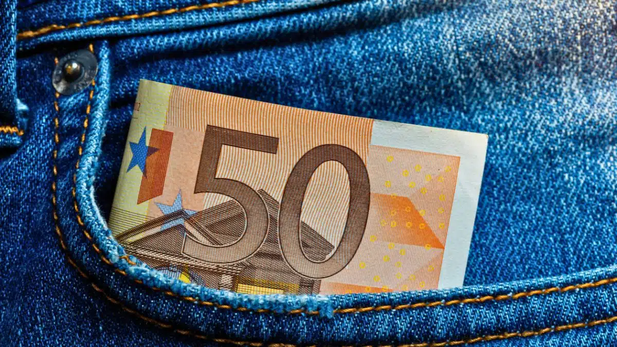 Du möchtest in Bitcoin investieren – aber nur 50 Euro? Vielleicht fragst du dich, ob das etwas bringt. Die kurze Antwort: Ja, es lohnt sich.